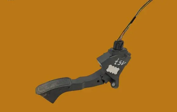 Toyota Avensis T270 Accelerator throttle pedal 7811002012