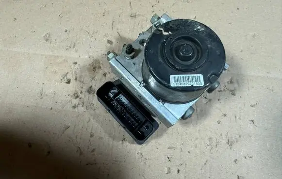 Ford Focus ABS Pump 3M512M110JA 10020700714 0101020