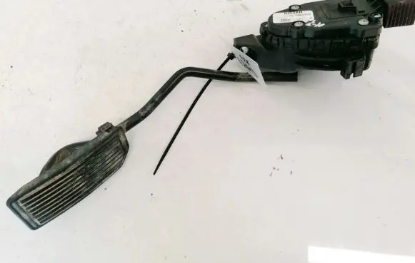 Nissan Almera Tino Accelerator throttle pedal 18002BU410