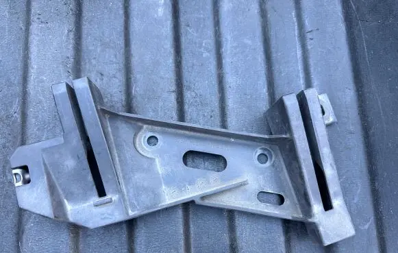 Infiniti FX Headlight/headlamp mounting bracket 3999499933