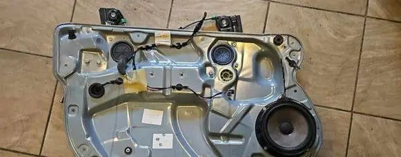 Volkswagen Cross Polo Front door window regulator with motor 6Q4837401AC 6Q0035411A 4328737