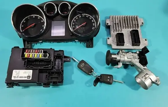 Opel Meriva B Engine control unit/module ECU 12679198 IMPRK1553333