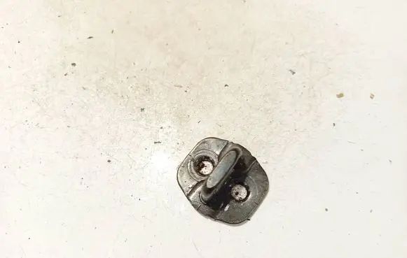 Nissan Murano Z50 Front door lock loop/hook striker 