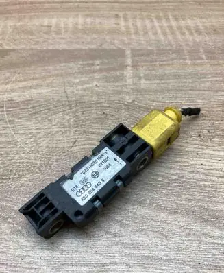 Audi A6 S6 C5 4B Airbag deployment crash/impact sensor 4B0959643C WITHPLUG