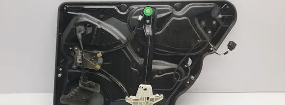 Rear door manual window regulator
