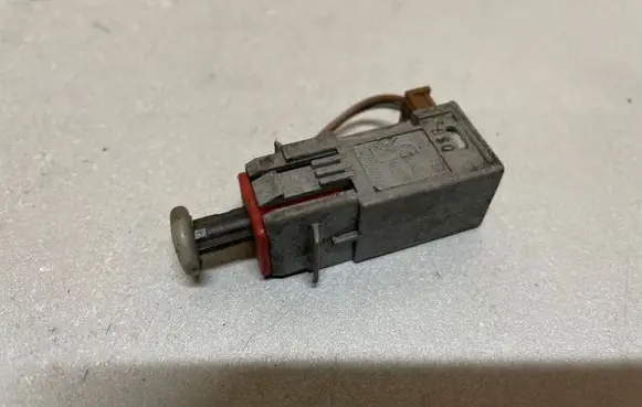 Opel Zafira B Brake pedal sensor switch 55701396