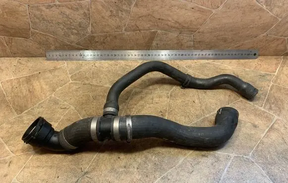 Engine coolant pipe/hose