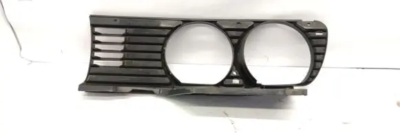 BMW 3 E30 Under headlight/headlamp trim 18760910