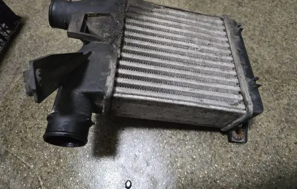 BMW 5 E39 Intercooler radiator 2246031