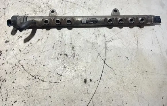 Volvo XC60 Fuel main line pipe 30777759 004952L3 0445215025