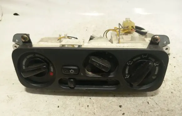 Mitsubishi Pajero Sport I Climate control unit MR250585