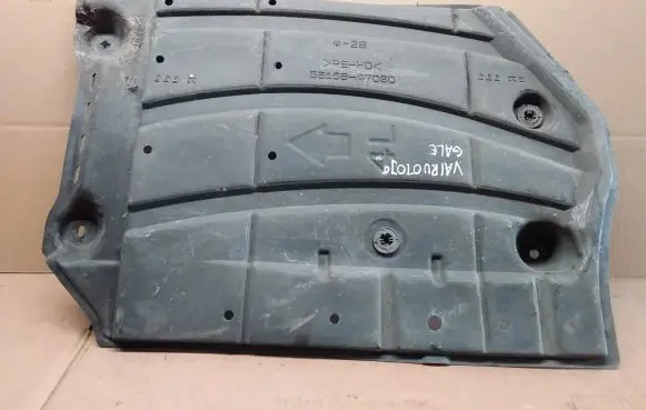 Toyota Prius+ (ZVW40) Center/middle under tray cover 5816847030