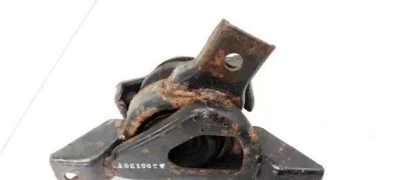 Hyundai Getz Engine mount bracket