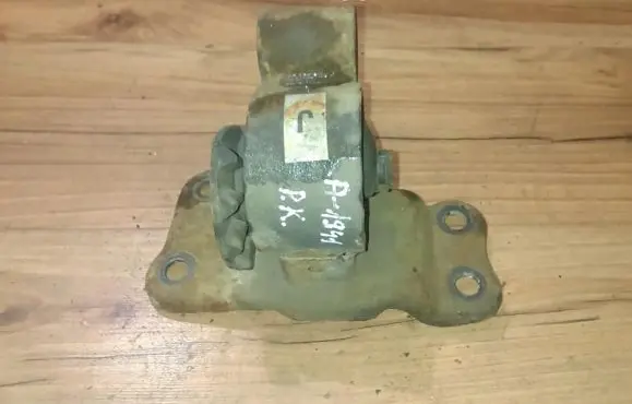 Mitsubishi Lancer Engine mount bracket