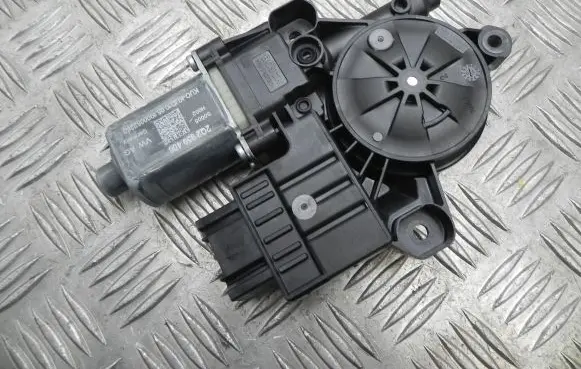 Volkswagen T-Cross Front door window regulator motor 2Q2959406 Z1242