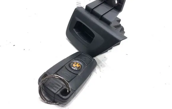 BMW 1 E81 E87 Ignition lock 6933708