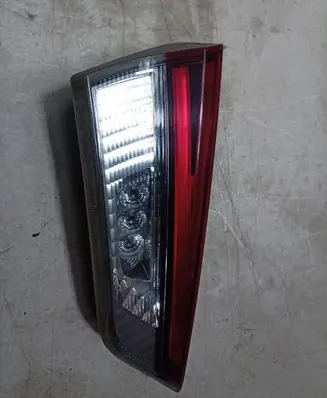 Tailgate rear/tail lights