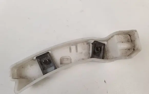 Peugeot 208 Front bumper mounting bracket 9673270180