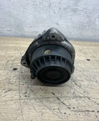 BMW 5 F10 F11 Engine mount bracket 68623513 34038040 6777374