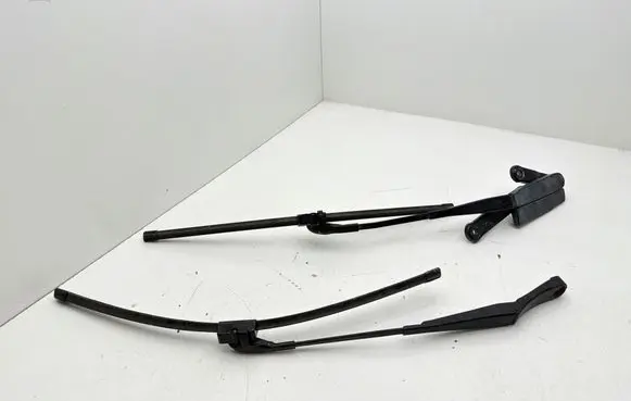 Volkswagen Touareg II Front wiper blade arm 3390580403