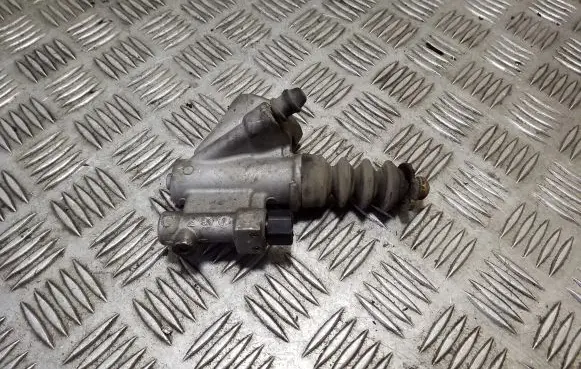 Honda CR-V Clutch slave cylinder 