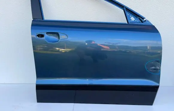 KIA Niro Front door 6H7J