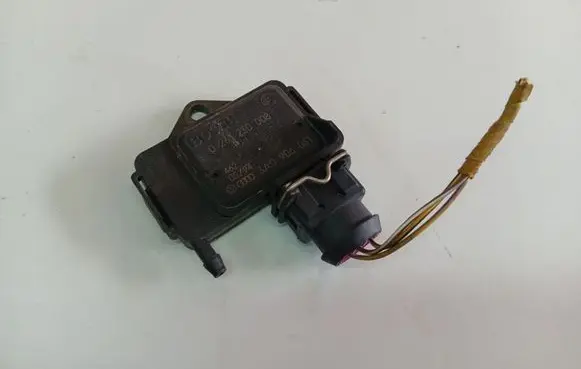Audi 80 90 S2 B4 Air pressure sensor 0261230008