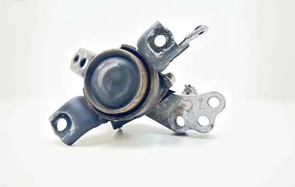 Toyota Verso Engine mount bracket