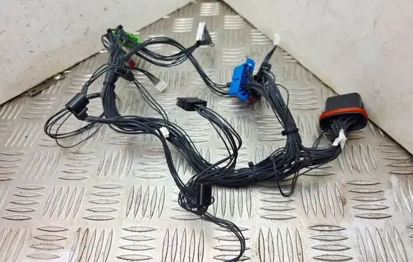 Volvo V40 Headlight/headlamp wiring loom/harness 10870020010R 10870020010