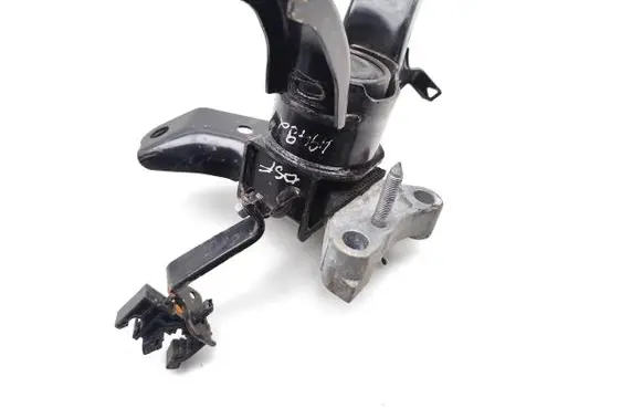 Toyota Auris E180 Engine mount bracket 