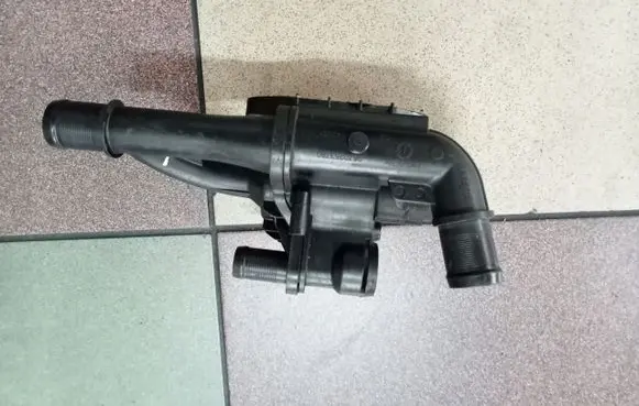 Volvo V60 Thermostat/thermostat housing 9670253780