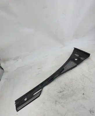 BMW 5 E34 Wiper trim 1946125