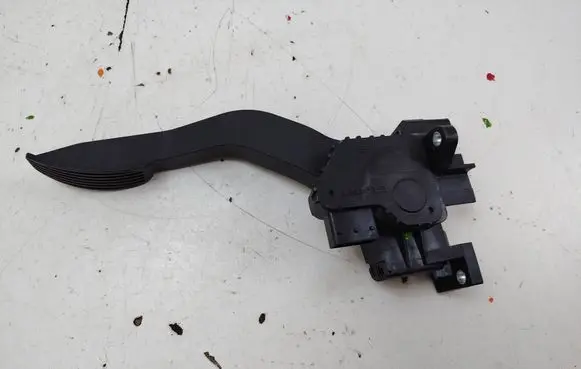 Iveco Daily 6th gen Accelerator throttle pedal 5801333490