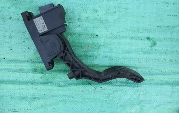 Skoda Fabia Mk1 (6Y) Accelerator throttle pedal 0281002374