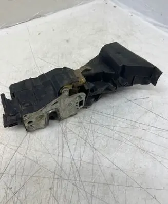Mercedes-Benz E W210 Front door lock 2027201735