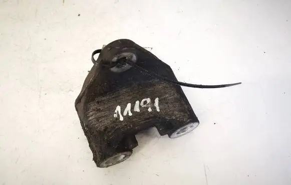 Mazda 6 Engine mounting bracket 