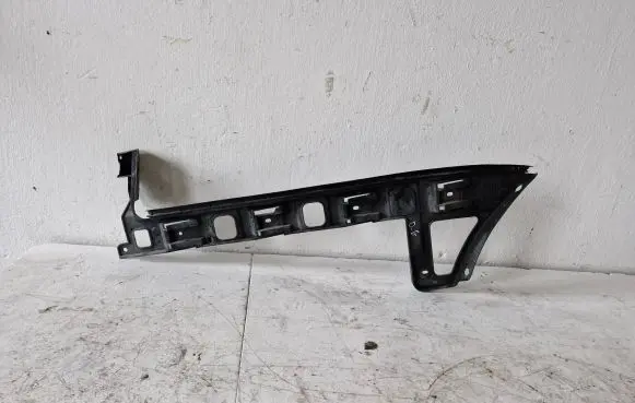 Volkswagen PASSAT B6 Bumper support mounting bracket corner 3C5807394
