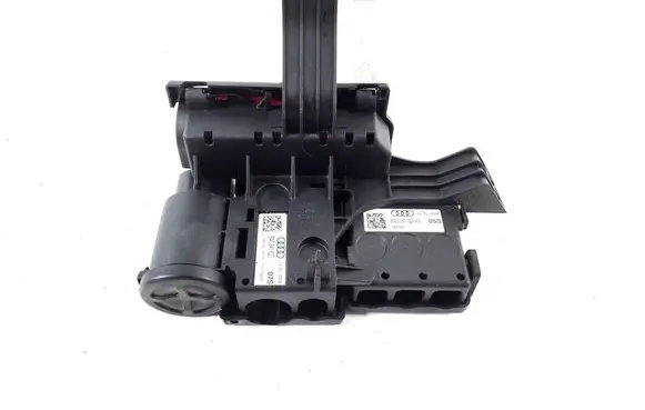 Audi A4 S4 B9 Other engine bay part 8W0941823