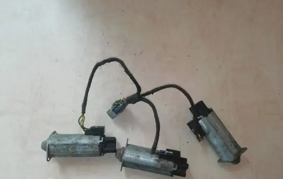 Volvo V70 Seat adjustment motor 740600010304110540