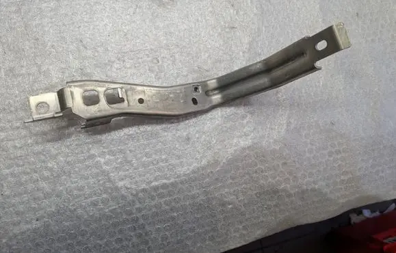 Audi TT TTS Mk2 Headlight/headlamp mounting bracket 8S0959116A
