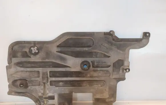 Center/middle under tray cover