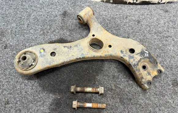 Toyota Verso Front lower control arm/wishbone