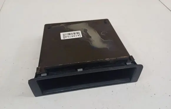 Glove box