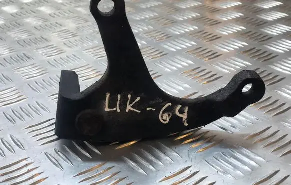 Toyota Corolla E120 E130 Engine mounting bracket