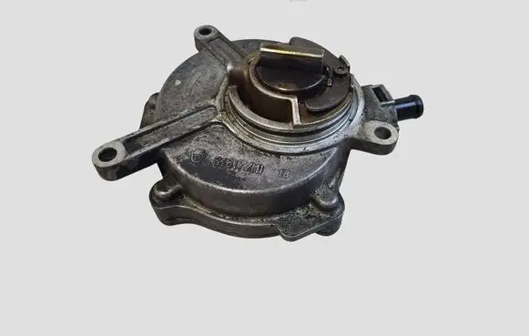 Volkswagen PASSAT B6 Vacuum pump 06D145100E ST615M11B 0230040716022303
