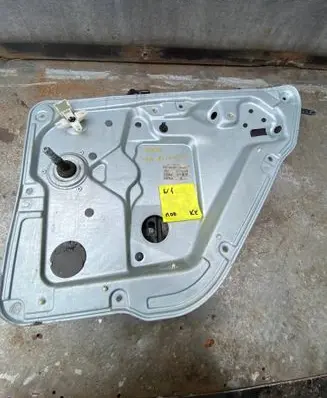 Skoda Fabia Mk1 (6Y) Rear door manual window regulator 