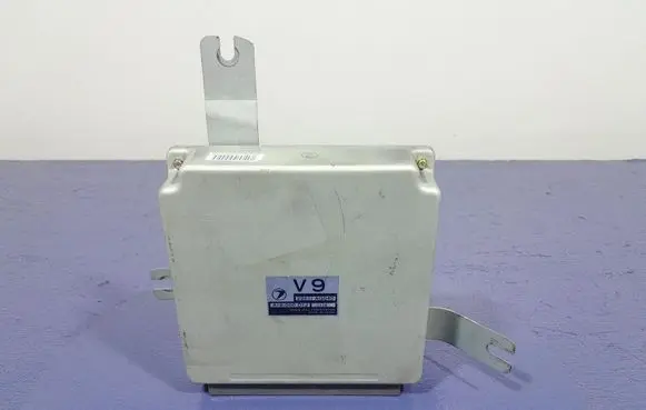 Subaru Forester SF Engine control unit/module ECU 22611AG040