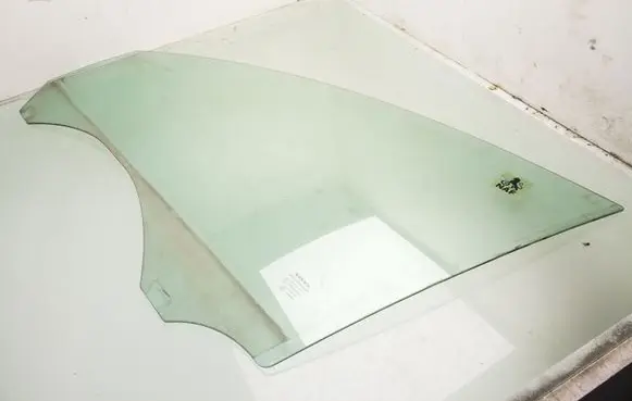 Volvo V50 Front door window glass four-door AS2