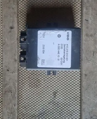 Mercedes-Benz Vito Viano W638 Door central lock control unit/module A0004461019