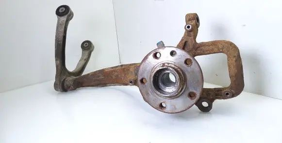 Volkswagen Touareg I Front wheel hub spindle knuckle 7L6407257A